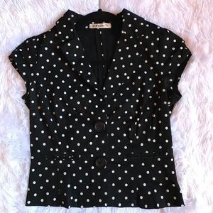 A forever polka dotted vest 🍃